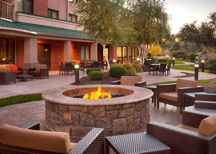 Courtyard By Marriott Kansas City Shawnee