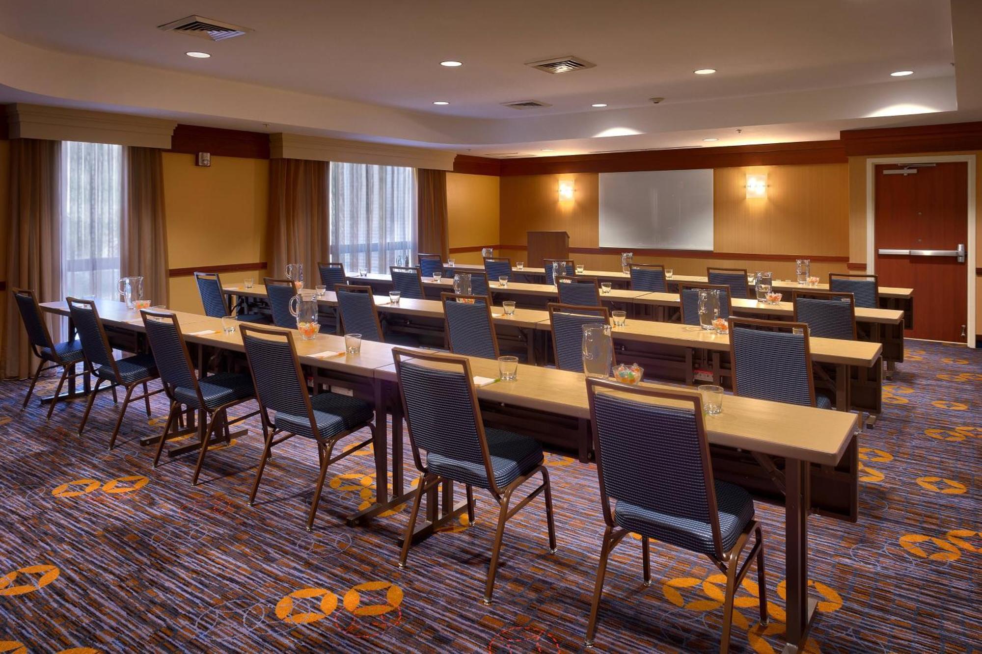 Courtyard By Marriott Kansas Shawnee