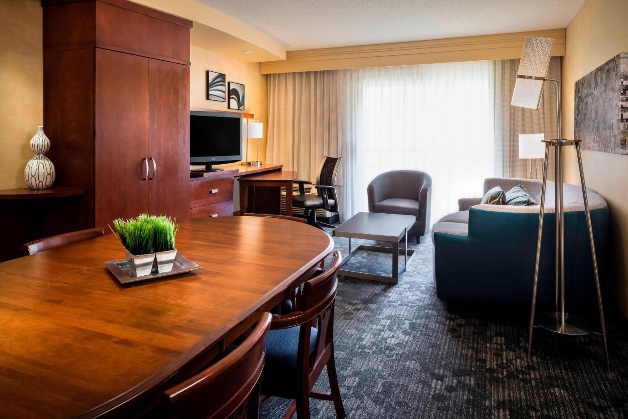 Courtyard By Marriott Kansas Hotel 3*