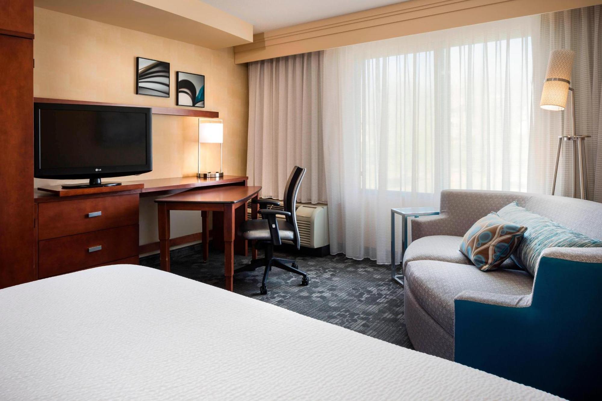 Hotel Courtyard By Marriott Kansas 3*