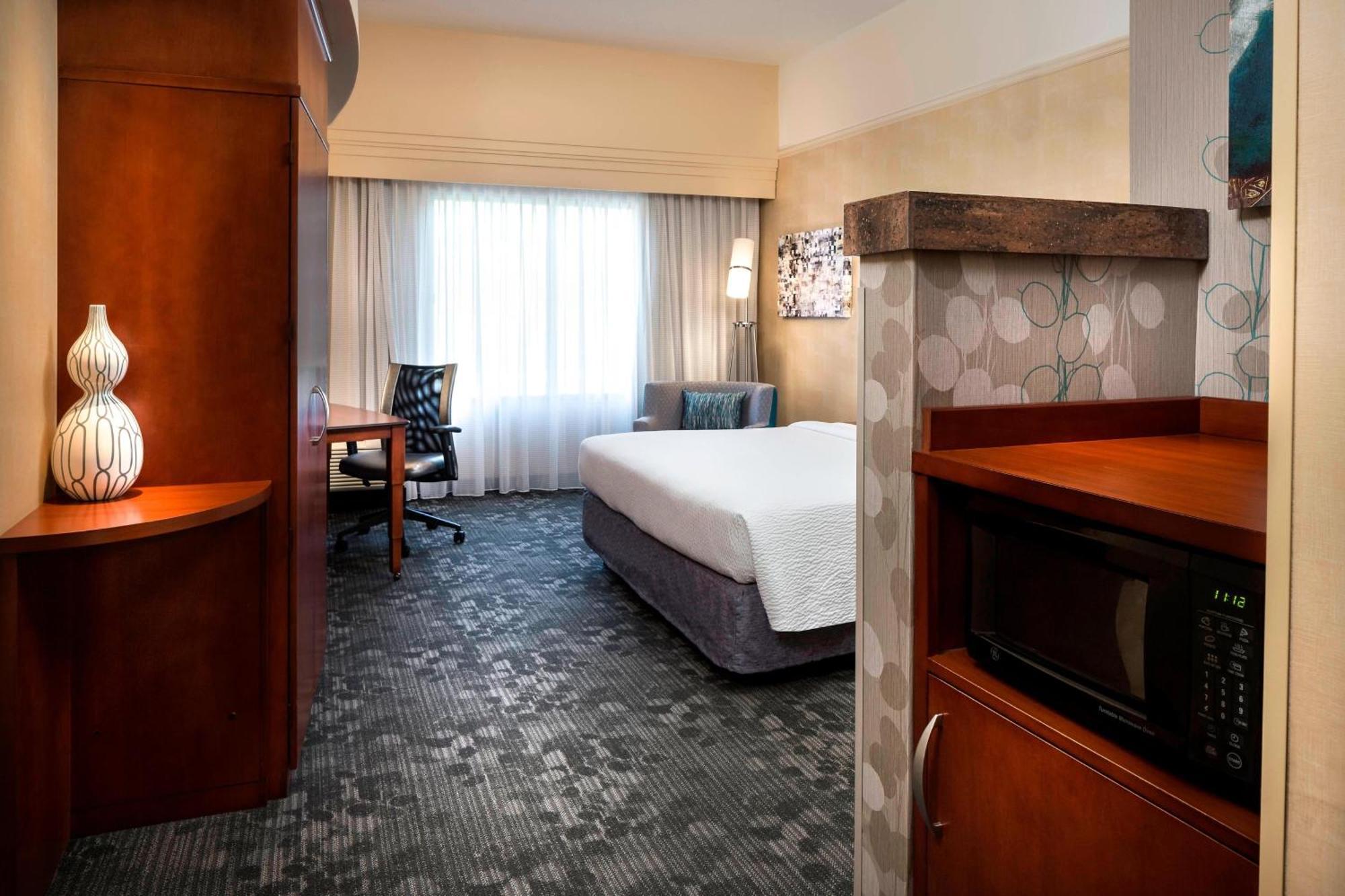 Courtyard By Marriott Kansas Shawnee